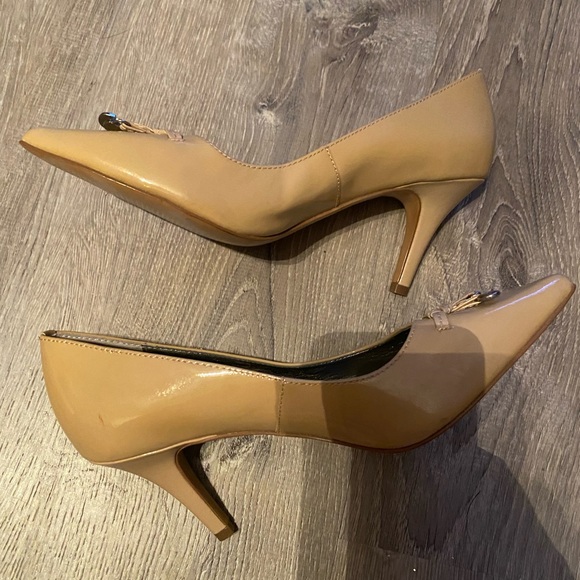 Joan & David Luxe nude 3” pumps with silver charms on each shoe size 7.5 - Picture 3 of 8